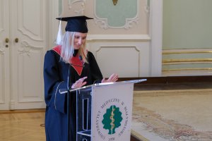 78 lekarzy dentystów i 7 higienistek stomatologicznych z dyplomami 78 lekarzy dentystów i 7 higienistek stomatologicznych z dyplomami