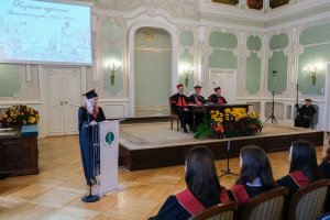 78 lekarzy dentystów i 7 higienistek stomatologicznych z dyplomami 78 lekarzy dentystów i 7 higienistek stomatologicznych z dyplomami