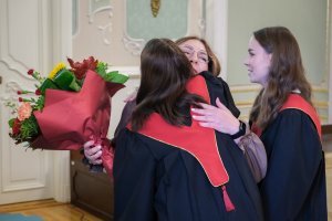 78 lekarzy dentystów i 7 higienistek stomatologicznych z dyplomami 78 lekarzy dentystów i 7 higienistek stomatologicznych z dyplomami