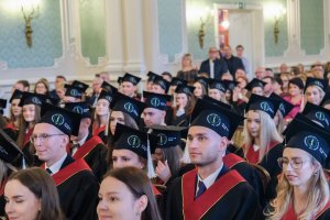 78 lekarzy dentystów i 7 higienistek stomatologicznych z dyplomami 78 lekarzy dentystów i 7 higienistek stomatologicznych z dyplomami