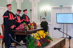 78 lekarzy dentystów i 7 higienistek stomatologicznych z dyplomami 78 lekarzy dentystów i 7 higienistek stomatologicznych z dyplomami