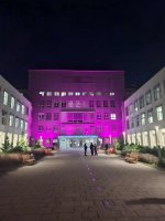 Światowy Dzień Wcześniaka w USK. Szpital podświetlono na fioletowo Światowy Dzień Wcześniaka w USK. Szpital podświetlono na fioletowo