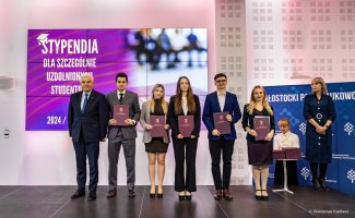 Studenci UMB ze stypendiami Prezydenta Białegostoku Studenci UMB ze stypendiami Prezydenta Białegostoku