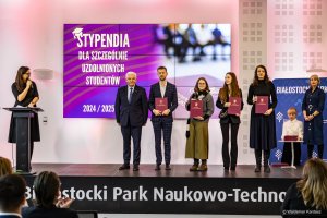 Studenci UMB ze stypendiami Prezydenta Białegostoku Studenci UMB ze stypendiami Prezydenta Białegostoku