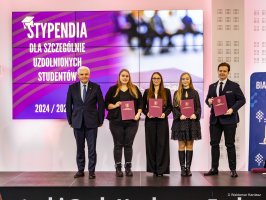 Studenci UMB ze stypendiami Prezydenta Białegostoku Studenci UMB ze stypendiami Prezydenta Białegostoku