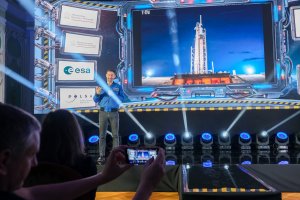 Kosmos inspiracji. Wizyta polskiego astronauty dr. Sławosza Uznańskiego-Wiśniewskiego w UMB