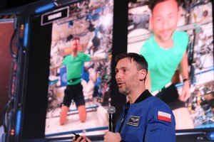 Kosmos inspiracji. Wizyta polskiego astronauty dr. Sławosza Uznańskiego-Wiśniewskiego w UMB