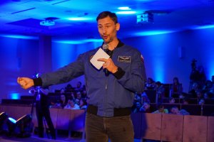 Kosmos inspiracji. Wizyta polskiego astronauty dr. Sławosza Uznańskiego-Wiśniewskiego w UMB