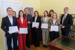 Stypendyści programu STER NAWA z dyplomami Stypendyści programu STER NAWA z dyplomami