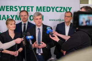 Nowy dom cyfrowych lekarzy. Centrum Bioinformatyki i Biostatystyki Klinicznej UMB Nowy dom cyfrowych lekarzy. Centrum Bioinformatyki i Biostatystyki Klinicznej UMB