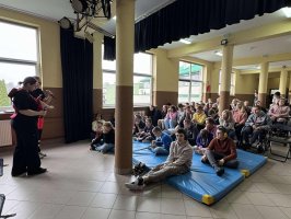 Studenci ratownictwa medycznego z UMB uczą pierwszej pomocy w szkołach