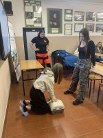 Studenci ratownictwa medycznego z UMB uczą pierwszej pomocy w szkołach