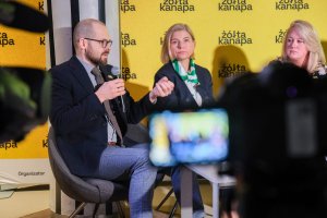 Żółta Kanapa po raz trzeci. W trosce o dobrostan młodych ludzi i przeciwko hejtowi 