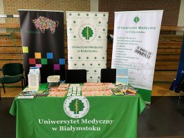 UMB z wizytą u maturzystów: Relacja z regionalnych targów edukacyjnych