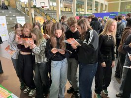 UMB z wizytą u maturzystów: Relacja z regionalnych targów edukacyjnych