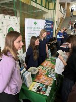 UMB z wizytą u maturzystów: Relacja z regionalnych targów edukacyjnych