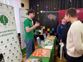 UMB z wizytą u maturzystów: Relacja z regionalnych targów edukacyjnych