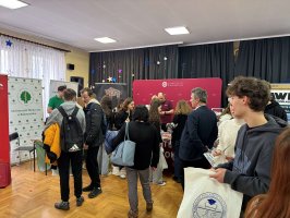 UMB z wizytą u maturzystów: Relacja z regionalnych targów edukacyjnych