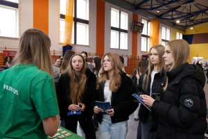 UMB z wizytą u maturzystów: Relacja z regionalnych targów edukacyjnych