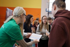 UMB z wizytą u maturzystów: Relacja z regionalnych targów edukacyjnych