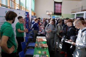 UMB z wizytą u maturzystów: Relacja z regionalnych targów edukacyjnych
