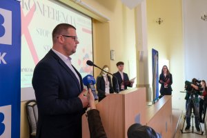 AIDStruction – „zwolnieni z teorii” w UMB