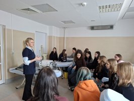 Zostań radiofarmaceutą lub kosmetologiem - kolejna tura zajęć pokazowych na UMB w ramach projeku StopDrop