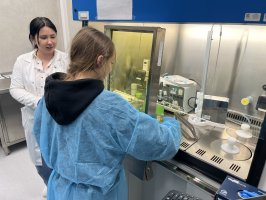 Zostań radiofarmaceutą lub kosmetologiem - kolejna tura zajęć pokazowych na UMB w ramach projeku StopDrop