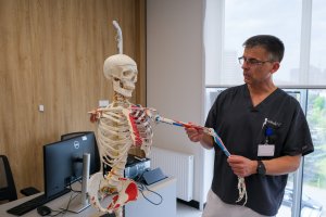 Wypadki na hulajnogach elektrycznych. Ortopedzi z UDSK alarmują 