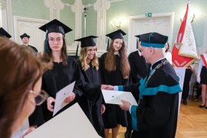 UMB ma 55 nowych magistrów farmacji