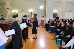 UMB ma 55 nowych magistrów farmacji