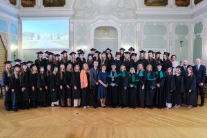 UMB ma 55 nowych magistrów farmacji