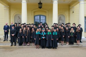 UMB ma 55 nowych magistrów farmacji