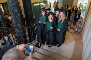 UMB ma 55 nowych magistrów farmacji
