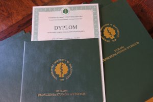 UMB ma 55 nowych magistrów farmacji