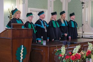 UMB ma 55 nowych magistrów farmacji