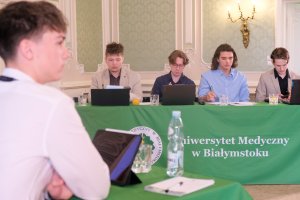 Argumenty jak pociski, kultura jak tarcza. Debata oksfordzka w UMB trzymała w napięciu do ostatniego głosu!