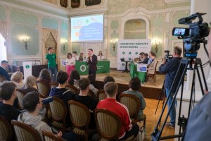 Argumenty jak pociski, kultura jak tarcza. Debata oksfordzka w UMB trzymała w napięciu do ostatniego głosu!
