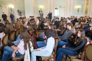 Argumenty jak pociski, kultura jak tarcza. Debata oksfordzka w UMB trzymała w napięciu do ostatniego głosu!