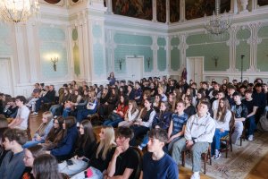 Argumenty jak pociski, kultura jak tarcza. Debata oksfordzka w UMB trzymała w napięciu do ostatniego głosu!