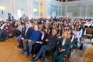 Argumenty jak pociski, kultura jak tarcza. Debata oksfordzka w UMB trzymała w napięciu do ostatniego głosu!