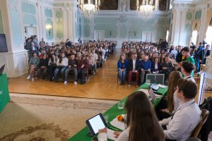 Argumenty jak pociski, kultura jak tarcza. Debata oksfordzka w UMB trzymała w napięciu do ostatniego głosu!