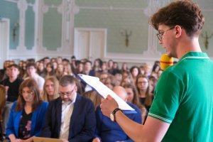 Argumenty jak pociski, kultura jak tarcza. Debata oksfordzka w UMB trzymała w napięciu do ostatniego głosu!