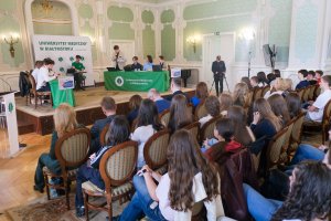 Argumenty jak pociski, kultura jak tarcza. Debata oksfordzka w UMB trzymała w napięciu do ostatniego głosu!