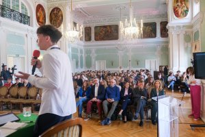 Argumenty jak pociski, kultura jak tarcza. Debata oksfordzka w UMB trzymała w napięciu do ostatniego głosu!