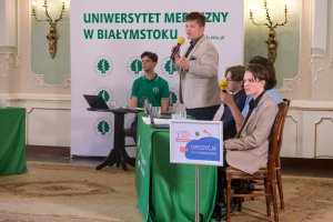 Argumenty jak pociski, kultura jak tarcza. Debata oksfordzka w UMB trzymała w napięciu do ostatniego głosu!