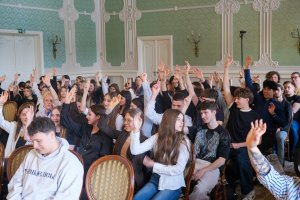 Argumenty jak pociski, kultura jak tarcza. Debata oksfordzka w UMB trzymała w napięciu do ostatniego głosu!