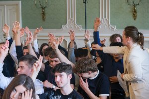 Argumenty jak pociski, kultura jak tarcza. Debata oksfordzka w UMB trzymała w napięciu do ostatniego głosu!