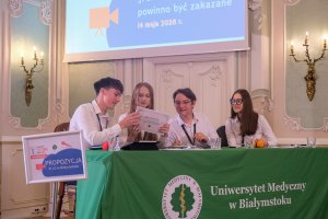 Argumenty jak pociski, kultura jak tarcza. Debata oksfordzka w UMB trzymała w napięciu do ostatniego głosu!