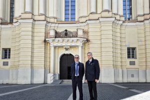 Nowy etap partnerstwa z Uniwersytetem Wileńskim. Podpisanie umowy o współpracy Nowy etap partnerstwa z Uniwersytetem Wileńskim. Podpisanie umowy o współpracy